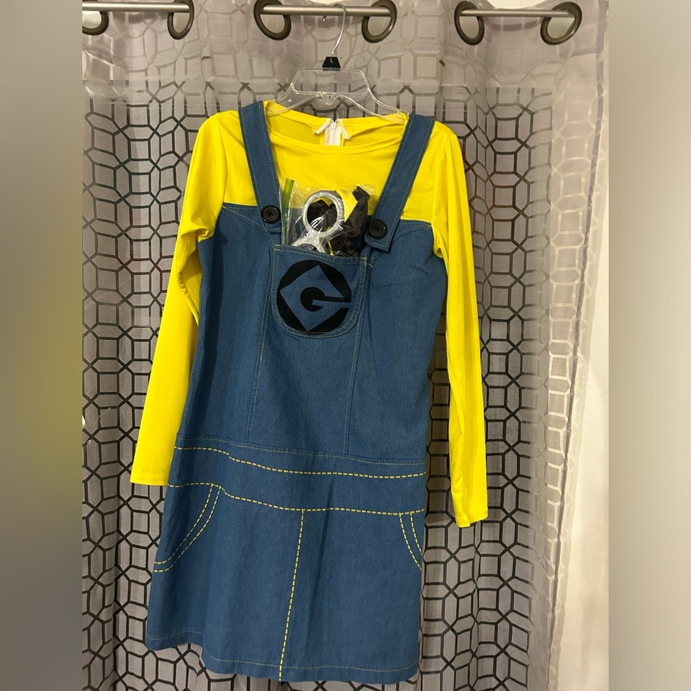 Women’s Minion costume
